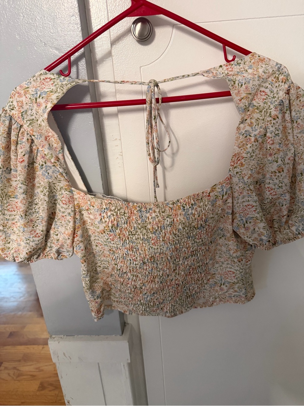 NWT Astr Floral Puff-Sleeve Smocked Square-Neck Top - Cream Multicolor - Picture 4 of 4